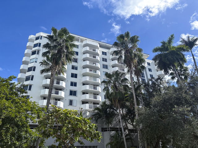 Bayview Plaza Condo photo 2